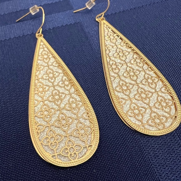 VERSATILE DANGLE EARRINGS Two Tone Gold and Silver Colored - Picture 6 of 6